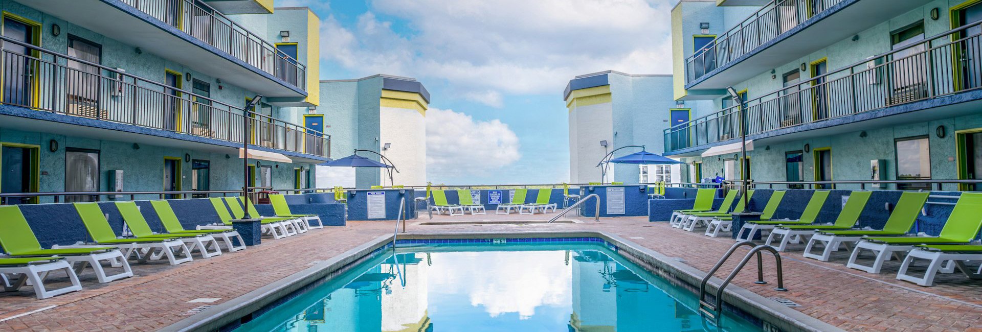 Monterey Bay Suites - Rooftop Pool Deck