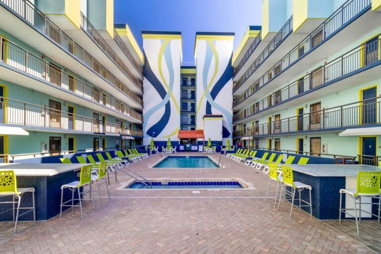 Monterey Bay Suites - Roof Top Pool Deck